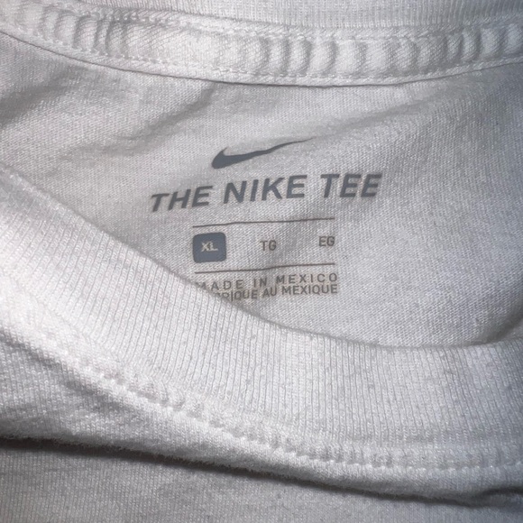 Nike shirt - Picture 3 of 4